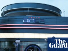 O que aconteceu depois que Tesla abriu uma lanchonete em Los Angeles?