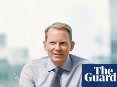 O CEO do Lloyds, Charlie Nunn, é o mais recente chefe bancário na fila para um grande aumento de bônus