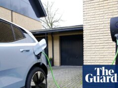 ‘Sério risco de incêndio’: quase 3.000 motoristas de EV australianos alertaram para não carregar totalmente os carros