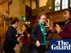 Apelo do Guardian Hope arrecada £ 950.000 para instituições de caridade que combatem o racismo e a divisão