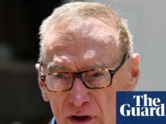 A Austrália deveria reconsiderar a aliança com os EUA ‘fortemente imprevisíveis’, dizem ex-ministros das Relações Exteriores