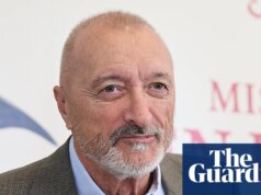 Autor espanhol critica academia linguística por influência da mídia social