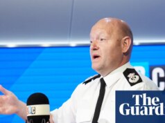 Chefe de polícia por trás da proibição do Maccabi Tel Aviv se apega ao emprego, apesar do secretário do Inside querer que ele renuncie