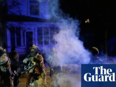 Agentes de imigração atiram em homem em Minneapolis enquanto as tensões na cidade aumentam