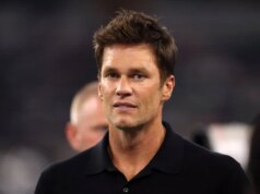 Tom Brady, companheiro de equipe da faculdade, lidera a busca dos Raiders pelo 15º técnico desde 2000