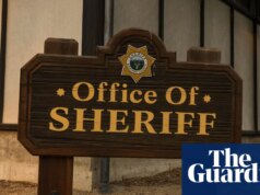 Condado da Califórnia acusado de traçar perfis de asiático-americanos concorda com reformas policiais