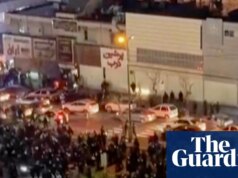 Líder supremo do Irã sinaliza repressão mais dura à medida que o movimento de protesto aumenta