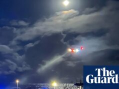 Homem morre após ser retirado do mar enquanto a busca por dois desaparecidos em Withernsea continua