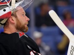 Senadores contratam G James Reimer para a duração da temporada