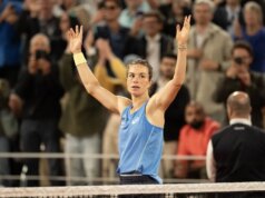 A semifinalista do Aberto da França Lois Boisson WDs do Aberto da Austrália