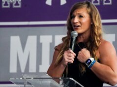 Relatórios: Kayla Harrison lesionada, fora do co-evento principal do UFC 324