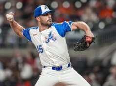 Braves recontrata RHP Tyler Kinley