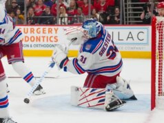 Rangers G Igor Shesterkin sendo avaliado por lesão na parte inferior do corpo