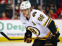 Bruins, com sequência de derrotas encerrada, foco em Canucks