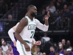 Struggling Kings começou o ano novo com a visita do Celtics
