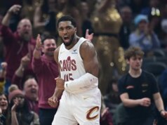 Cavaliers quebram sequência de 4 vitórias consecutivas do Suns atrás de 34 de Donovan Mitchell