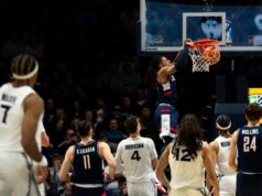 Alex Karaban ajuda o número 4 da UConn a derrotar Xavier