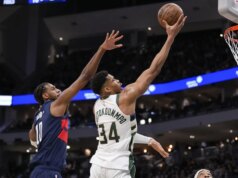 CJ McCollum acerta o saltador faltando 1,2 segundo para o fim enquanto Wizards vence Bucks
