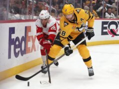 Surging Penguins buscam mini-varredura de Pink Wings