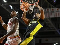 O impulso no remaining do segundo tempo empurra Oregon para além de Maryland