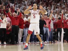 Carolina do Sul, 17º lugar no Arkansas, supera perdas difíceis