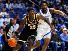 Missouri, voando alto com vitória histórica, empata Ole Miss em seguida