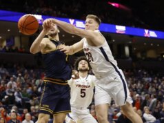 Nº 23, Virginia, derrota Cal em uma vitória descontrolada