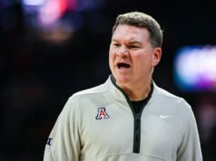 O número 1 do Arizona ultrapassa o TCU e melhora para 16-0