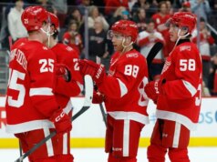 Resumo da NHL: Patrick Kane marca 500º gol na vitória dos Wings sobre o Canucks