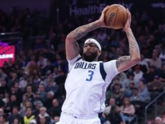 Anthony Davis, do Mavs, não será submetido a cirurgia na mão, afastado por pelo menos 6 semanas
