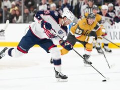 Reilly Smith marca duas vezes na vitória dos Golden Knights sobre os Blue Jackets