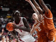 Texas se mantém firme na estrada do número 13 do Alabama