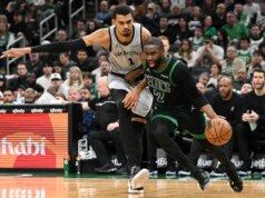 Victor Wembanyama e De’Aaron Fox marcam 21 cada e os Spurs lideram o Celtics