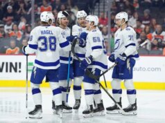 Resumo da NHL: derrota relâmpago dos Flyers e sequência de vitórias chega a ten