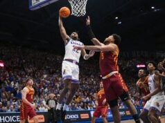 Resumo dos 25 principais: Kansas encerra o segundo lugar no começo perfeito do estado de Iowa