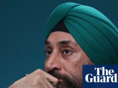 Polícia indiana invade casa de ativistas ambientais por causa de campanha anti-combustíveis fósseis