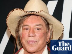 Mickey Rourke lança arrecadação de fundos para pagar US$ 60 mil em aluguel após ameaça de despejo