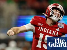 Indiana perfeita à beira da imortalidade no futebol universitário após derrota no Peach Bowl no Oregon