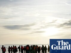 ‘Vergonhoso’ 41.000 pessoas chegaram ao Reino Unido em um pequeno barco no ano passado, diz Dwelling Workplace