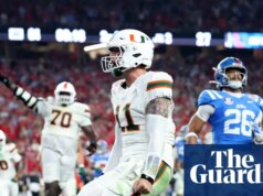 A luta tardia de Beck faz com que Miami ultrapasse Ole Miss no jogo do título do School Soccer Playoff