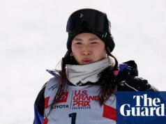 A candidatura de Chloe Kim às três turfeiras olímpicas está em dúvida após luxação do ombro