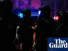 Seis presos, mas os protestos permanecem calmos em Portland após dois assassinatos cometidos por agentes da patrulha de fronteira