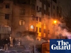 ‘As ruas estão cheias de sangue’: os protestos iranianos ganham força à medida que o regime reprime