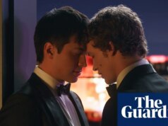 Os livros de Heated Rivalry se esgotam em meio à paixão dos fãs australianos pelo programa de TV de hóquei homosexual