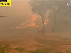 ‘Nós protegemos você’: PM australiano visita cidades devastadas por incêndios florestais enquanto 300 estruturas são destruídas e 350.000 hectares queimados