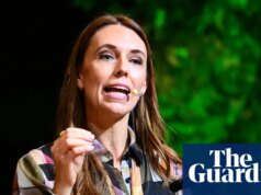 Jacinda Ardern sai da semana dos roteiristas de Adelaide enquanto as consequências da saída de Randa Abdel-Fattah continuam