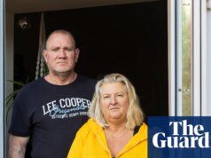 Número crescente de pessoas com mais de 60 anos que enfrentam falta de moradia, alertam instituições de caridade