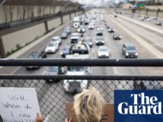 Hiperlocal e altamente visível: o poder dos protestos em viadutos em meio ao Trump 2.0