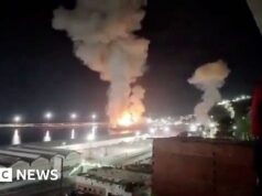 Explosões e fumaça no porto de La Guaira