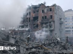 Ataque com mísseis em Kharkiv mata dois, incluindo uma criança, dizem autoridades ucranianas